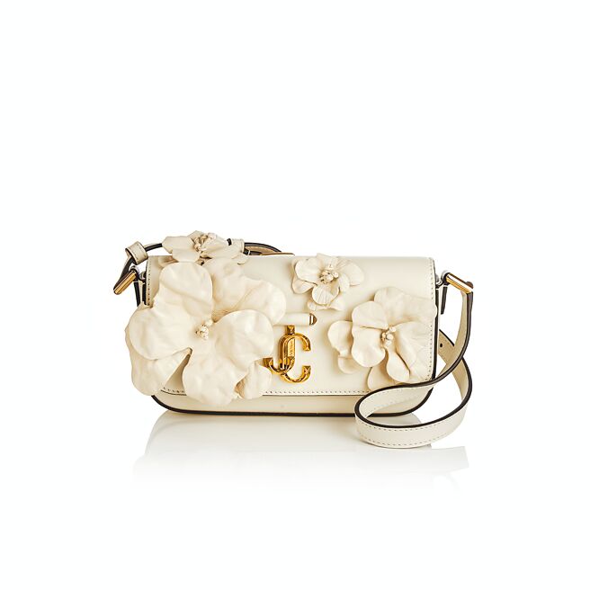 JIMMY CHOO AVENUE MINI SHOULDER，7萬5800元。（JIMMY CHOO提供）