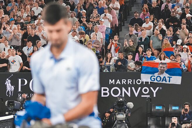 本届澳网开放观眾在换局时就可入场，球迷免于久候，却有球员反映对比赛造成干扰。（美联社）