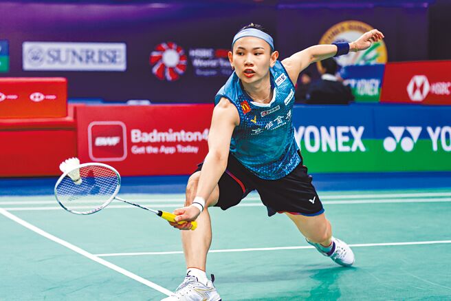 印度羽球公开赛女单16强，戴资颖对泰国革通打出漂亮反拍翻腕小球。（Badminton Photo提供）
