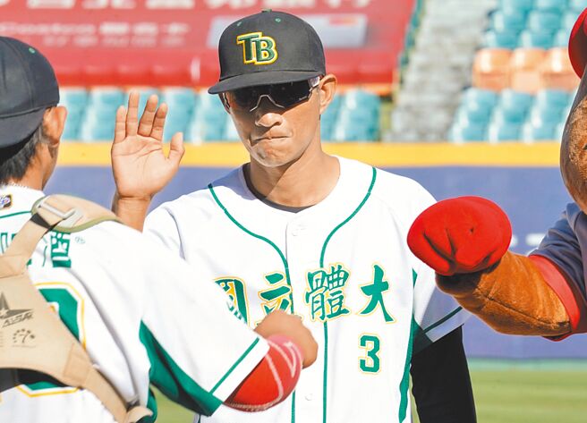 国立体大总教练邱俊文加入中职台钢雄鹰教练团。（大专体总提供）