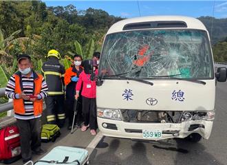 載患者就醫  埔榮醫院接駁車自撞！釀7人受傷
