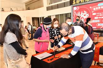 彰化19位书法名家同场挥毫 限量570份春联超抢手