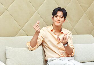 河锡辰不愧脑性男 看中文嘛也通