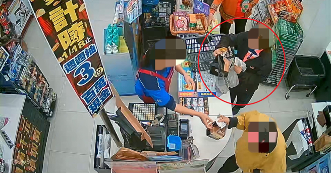 阿嬷只拿了一袋吐司结帐，收银员发现腹部鼓鼓的，揪出她偷藏697元鲜食、水果等商品。（翻摄画面）
