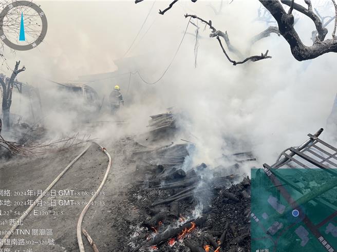 火勢在延燒半小時後順利撲滅。（讀者提供／曹婷婷台南傳真）