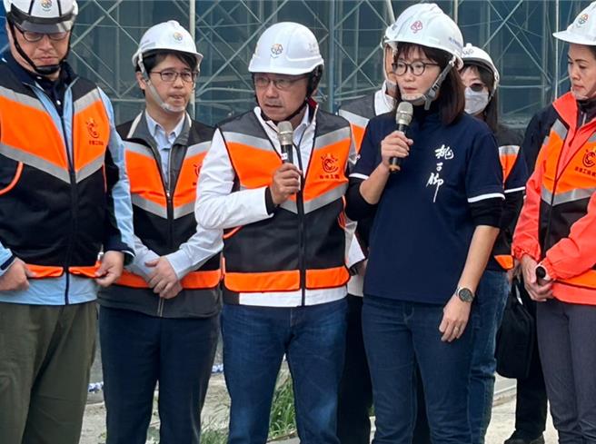 新北市長侯友宜今（20）日到三峽北大特區視察桃子腳第三期校舍工程。（劉瑋晴攝）