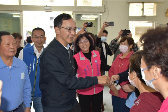 国民党主席朱立伦20日赴苗栗谢票，并呼吁赖清德在立法院长选举上勿用奥步。（谢明俊摄）