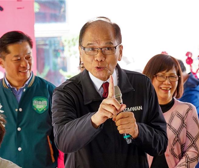 立法院长游锡堃今回到宜兰出席龙年挥毫活动，他接受媒体受访时强调，执政的结盟才能稳定施政，而非国会议长选举的结盟。（李忠一摄）