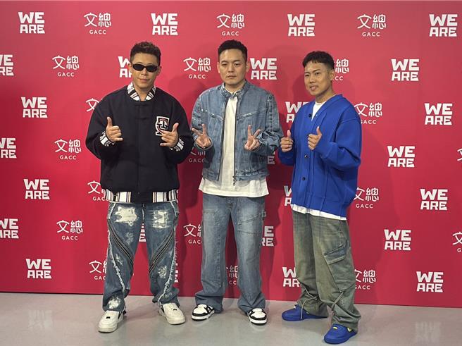 玖壹壹的健志（左起）、春风、洋葱演唱多首夯取，嗨翻现场。（池宗玲摄）