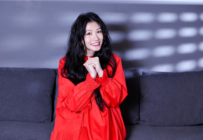 李千娜期許新的一年，可以舉辦個人演唱會。（陳俊吉攝）