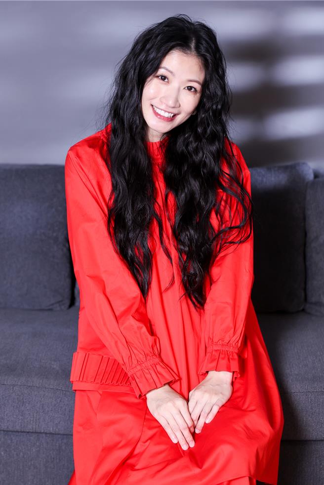 李千娜小臉依舊，被身旁親友誇為最美孕婦。（陳俊吉攝）