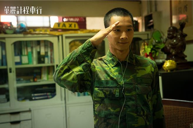 黄冠智在剧中是家里的最后一道防线。（LINE TV、华视提供）