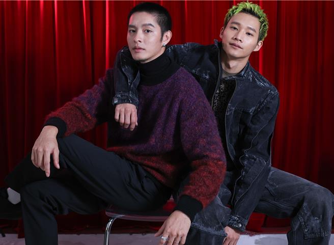 黄冠智（右）和曹佑寧剧中饰演一对兄弟。（陈俊吉摄）