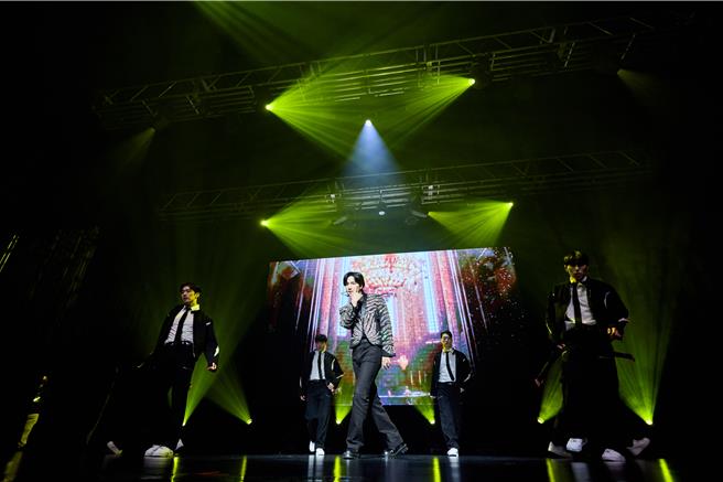 金鍾炫暌違4年半再訪寶島，吸引800人到場支持。（得藝室策劃提供）