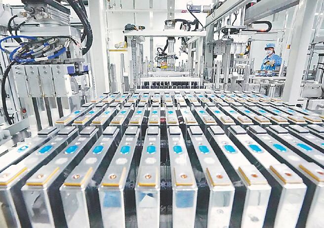 立凱電2024年目標要再完成三家LFP的IP授權，2028年以前由LFP材料製造業完全轉型為鋰電池IP服務業。圖為鋰電池示意圖。圖／新華社