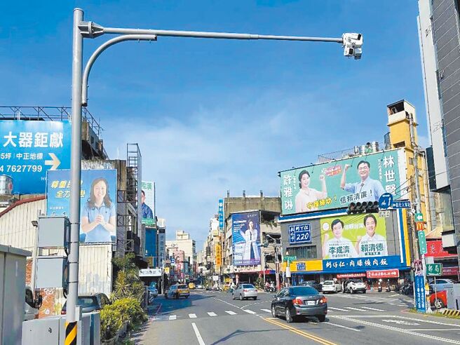 彰化市中正路2段與中華路口測速照相桿2023年共拍照取締1萬6094件交通違規，高居彰化縣去年10大測照取締第1名。（警方提供／孫英哲彰化傳真）