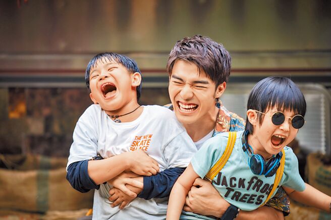 陳昊森（中）在拍攝期間與童星吳宗修、釋小願培養出好感情。（良人行提供）