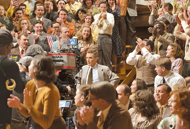 《奥本海默》成本次入围大赢家，以领跑之姿再度成奖季焦点。（美联社）