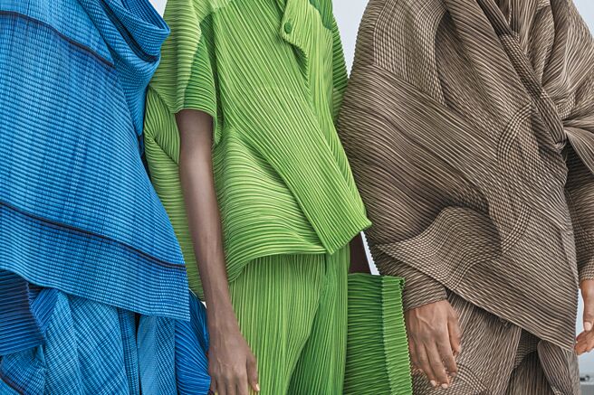 织物细节上可以看到Ronan大作痕迹。（三宅一生提供）