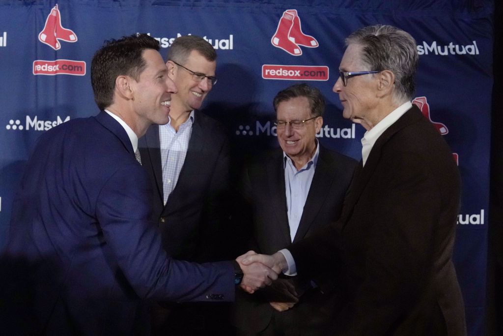 红袜棒球长Craig Breslow(左起)、球队总裁甘迺迪、球队董事长Tom Werner、球队老板John Henry 。 （美联社资料照）