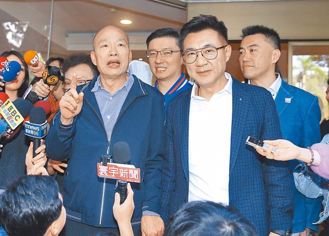 國民黨不分區立委當選人韓國瑜（左）與立委江啟臣（右）角逐立法院正副院長。（中時資料照／姚志平攝）