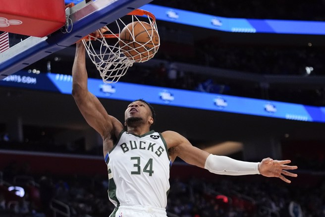 阿提托康波輕鬆完成單手爆扣。(美聯社)