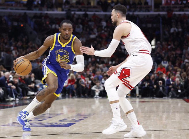 庫明加(左)明顯待在勇士打球越來越不開心。(路透資料照)