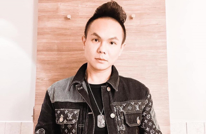 超哥家世背景被起底，岳父母是「警界大咖」。（圖／超派人生臉書）