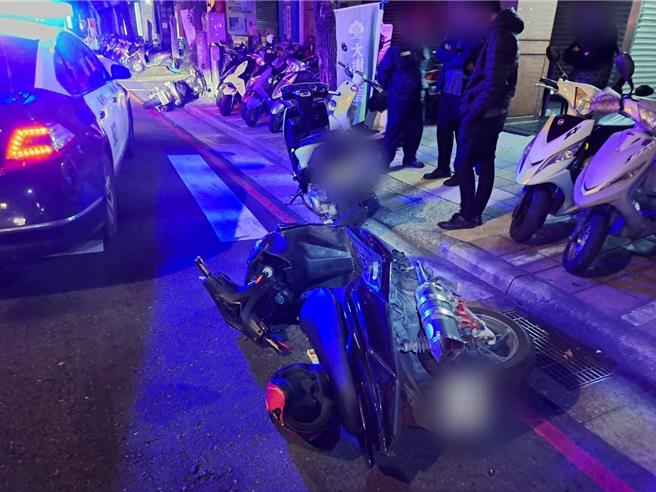 桃园市八德区中华路日前发生球棒队事件，八德警方表示，该案是行车纠纷，并在网路挑衅相约谈判，获报立即启动快打部队到场，并将双方依妨害秩序、伤害及毁损等罪嫌移送侦办。（翻摄照片）