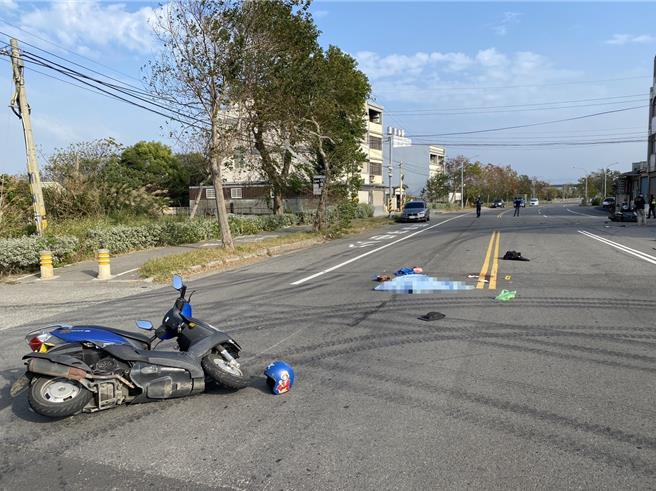 雙方機車嚴重毀損。（民眾提供／李京昇苗栗傳真）