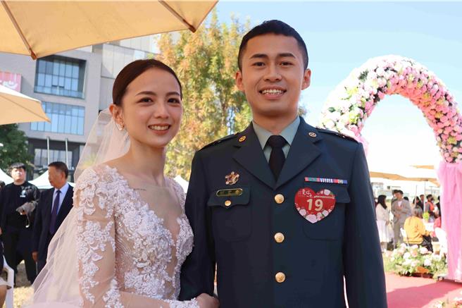 职业军人刘家齐和女友林玉婷高中就相恋，交往12年。（吕妍庭摄）