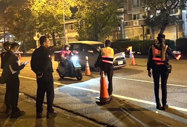 警方執行取締酒駕勤務。（苗縣警局提供／李京昇苗栗傳真）