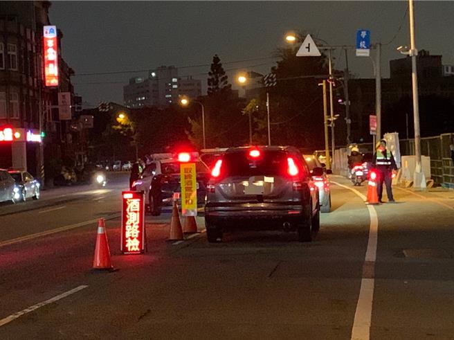 警方執行取締酒駕勤務。（苗縣警局提供／李京昇苗栗傳真）