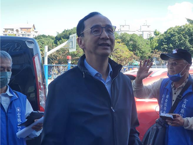 国民党主席朱立伦今天下午到云林谢票，他受访表示坚定支持韩江配。（周丽兰摄）