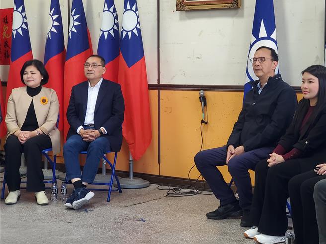 国民党主席朱立伦、新北市长侯友宜今天下午到云林县党部谢票。（周丽兰摄）