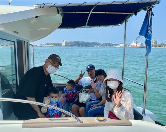 有艇俱樂部舉辦親子活動，各組前三名免費讓親子搭乘遊艇，體驗台南的海上風景。（有艇俱樂部提供／程炳璋台南傳真）