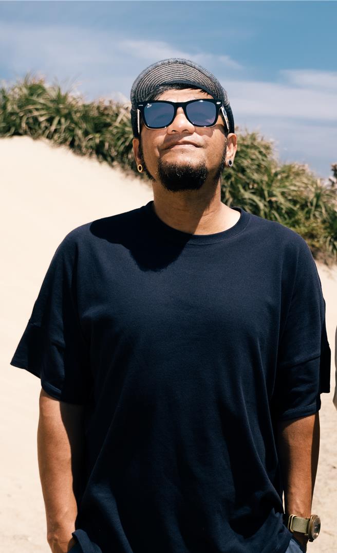 張震嶽在《滾石摘星號》節目中擔任「音樂頭目」。（滾石唱片提供）