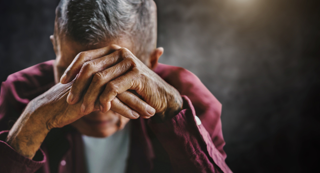 上海一名退休教授，听儿媳劝言，将房子过户给孙子，没想到遭赶出门。（示意图：shutterstock／达志）