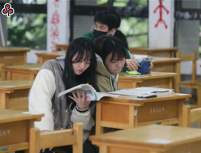 113学年度学科能力测验于21日进行第2天考试，下午最后1科考科为国写。（陈君玮摄）