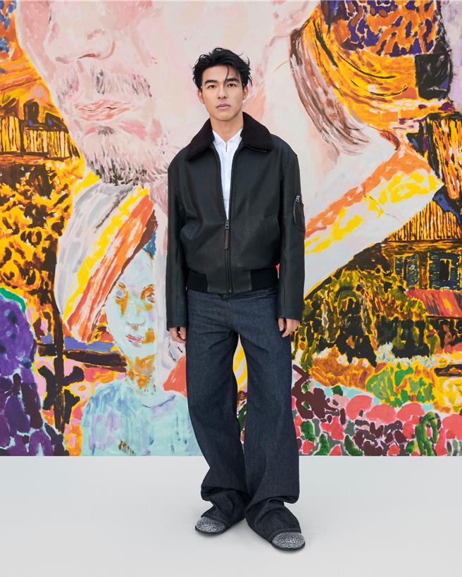 藝人陳昊森出席Loewe 2024秋冬活動前，開心於巴黎留下紀念。（Loewe提供／黃唯淯台北傳真）