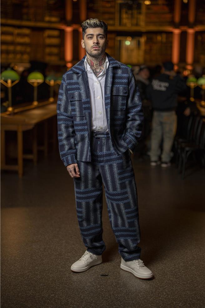 前One Direction成员赞恩，看秀不小心被车胎碾脚，好险Kenzo鞋救了他一次。（Kenzo提供／黄唯淯台北传真）