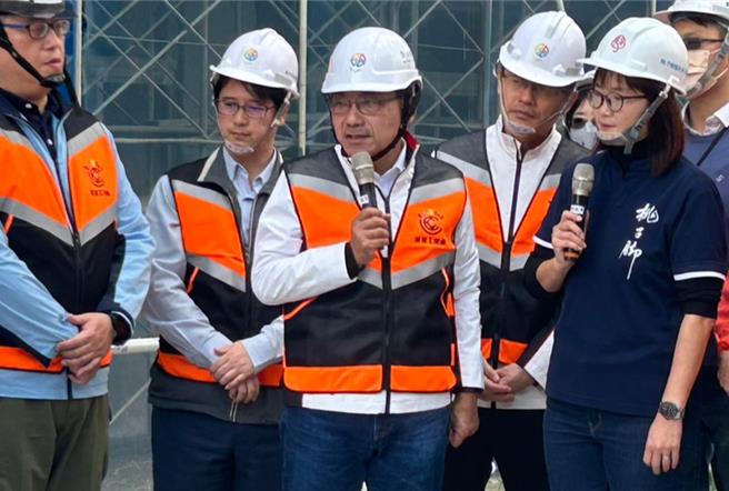 2024年1月21日新北市／有网友在脸书发起「罢免侯友宜」社团，在今年1月13日侯友宜宣布败选后，社团累计人数更飙升到8.4万人次。（刘玮晴摄）