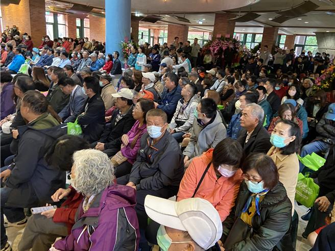 感恩音乐会现场爆棚、破千人参与，形同12年立委的「毕业典礼」，温馨感人。（吴佩蓉摄）