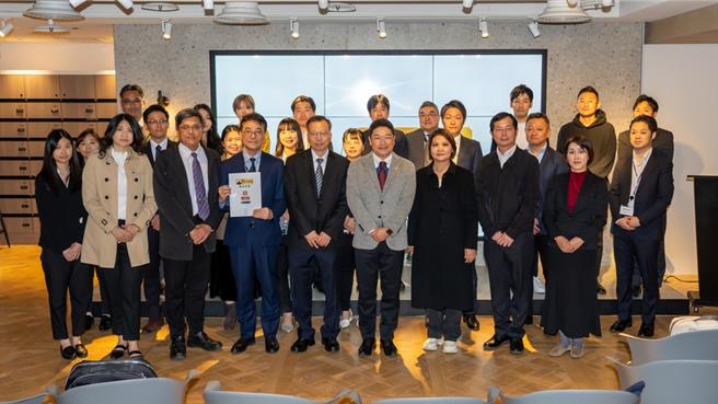 台湾分公司董事长森下登志美率日本团队出席发布会。（洪秀瑛摄）