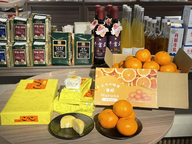 静铁超市的多样特色商品在台湾都品尝的到。（洪秀瑛摄）