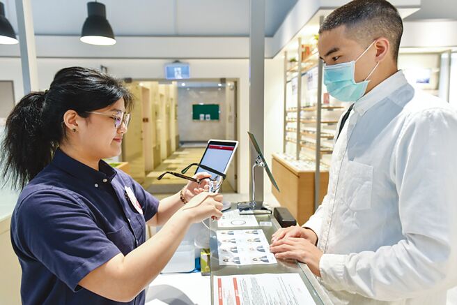 JINS宣布调薪，验光师的薪资调幅高达12.5％。（图／报系资料照）