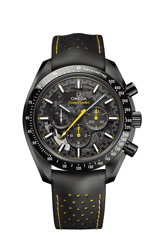2024欧米茄推出全新超霸月之暗面腕表，以最先进的技术、丰富的材质和精湛的专业知识打造而成，向阿波罗8号致敬。图／欧米茄提供