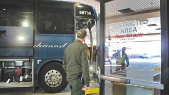 巴士轉運站頻熄燈