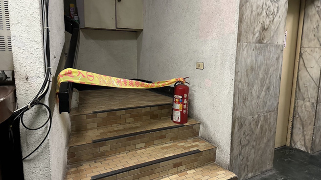 高雄28岁夫妻携3幼子陈尸床上，最小才3岁。(警方提供)