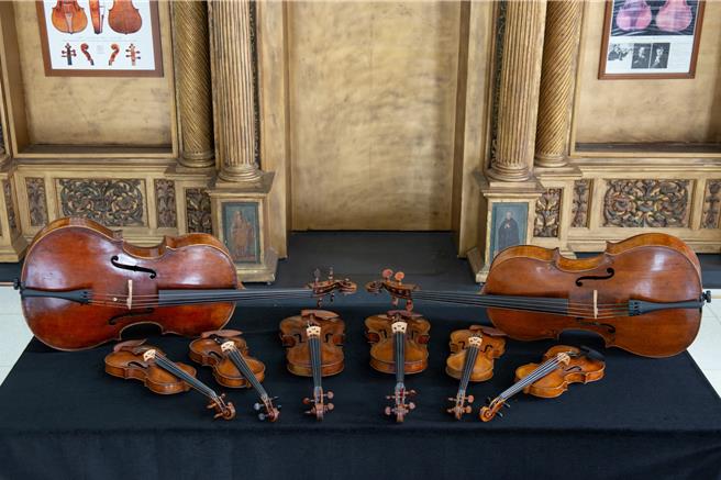 奇美博物館擁有全球最完整的名琴收藏，現有的義大利兩大提琴發源地「克里蒙納」、「布雷西亞」的8把絕世名琴，將於3月北上由小提琴家梁茜雯帶領3位音樂家共同演出。（奇美博物館提供／李欣恬台北傳真）